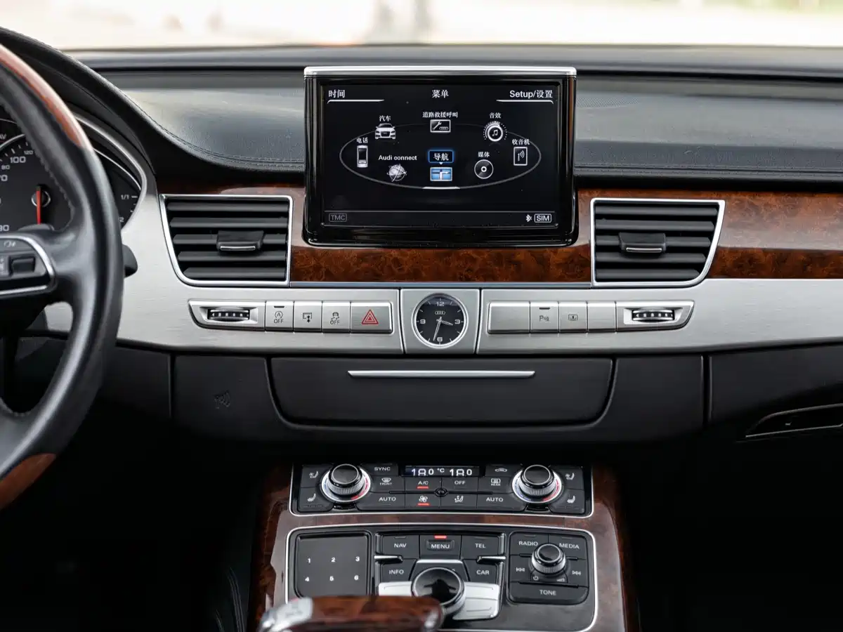Фото 14 - Audi A8