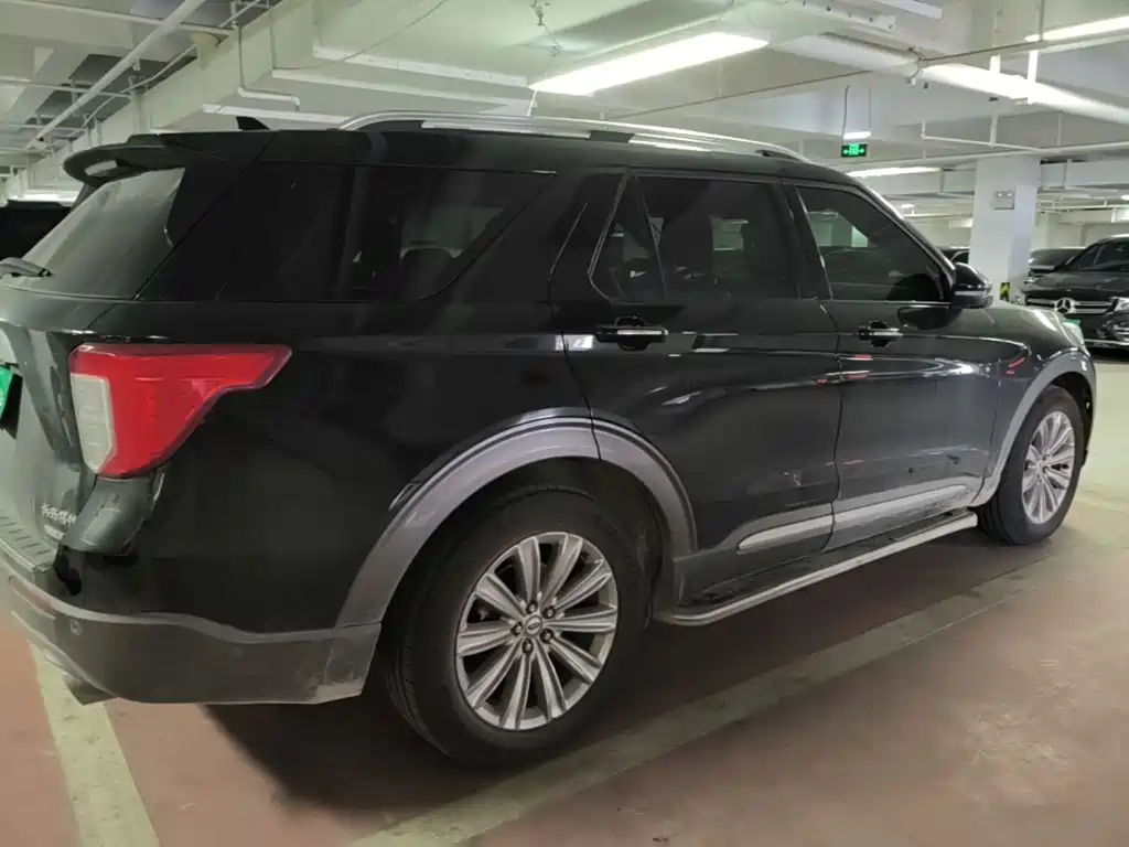 Фото 7 - Ford Explorer