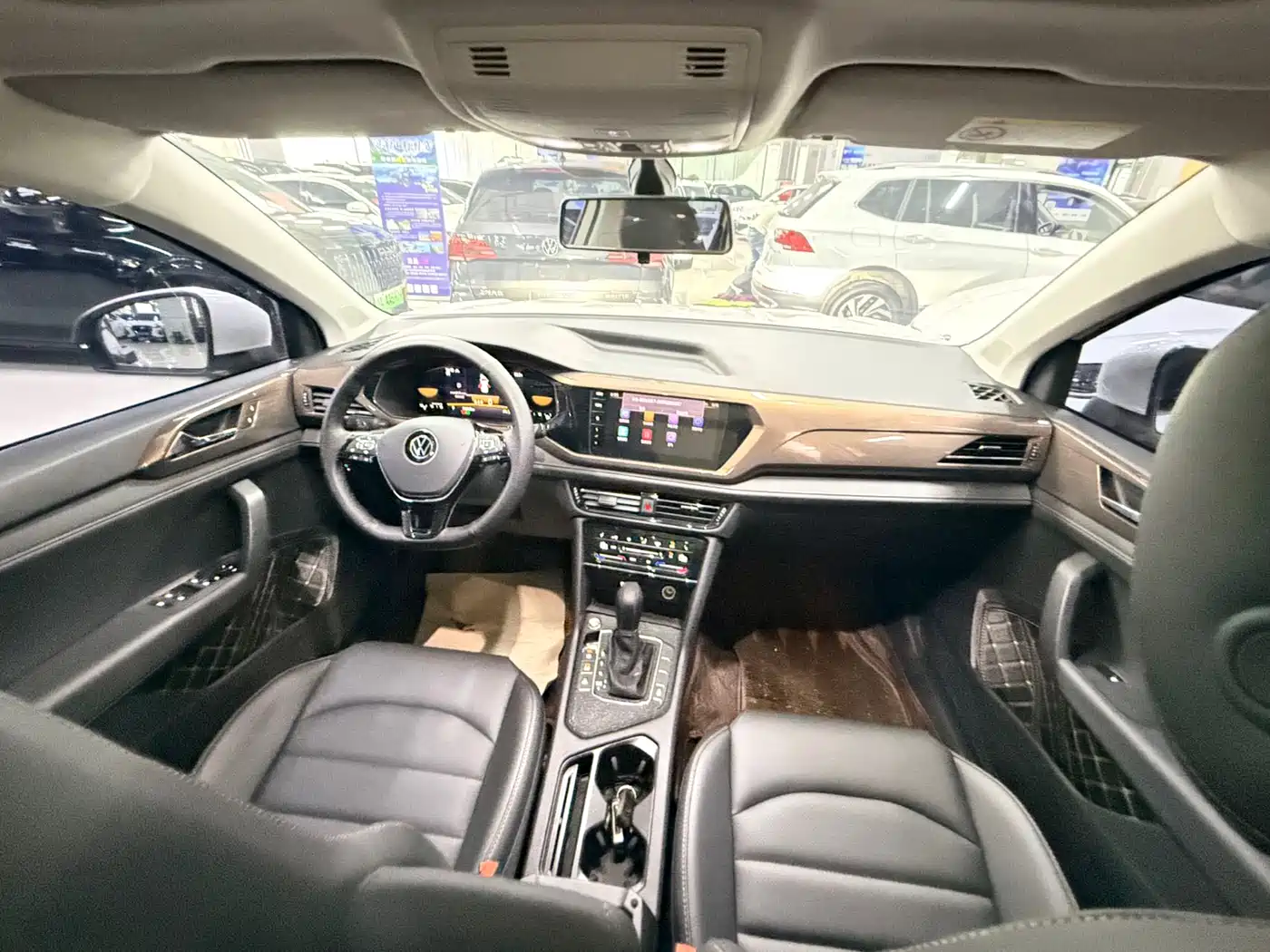 Volkswagen Tharu 2022 280TSI FWD Luxury Edition фото 13