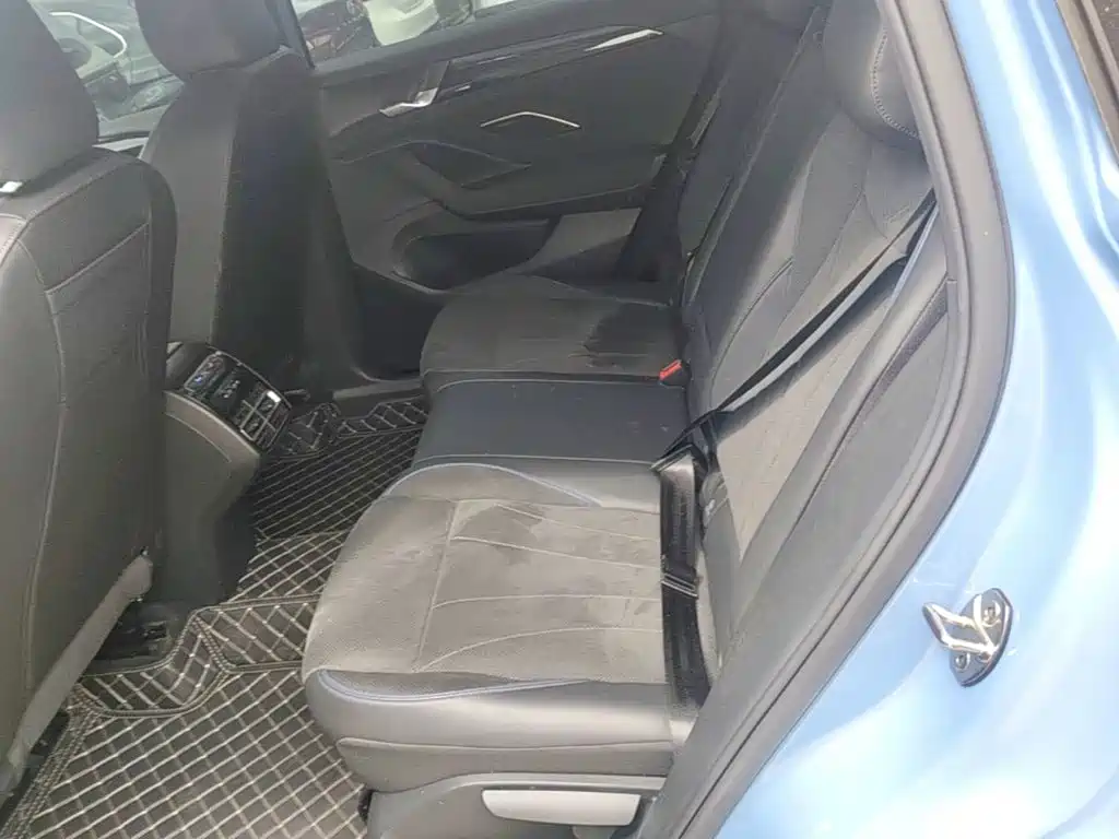 Photo 17 - Volkswagen Tiguan L