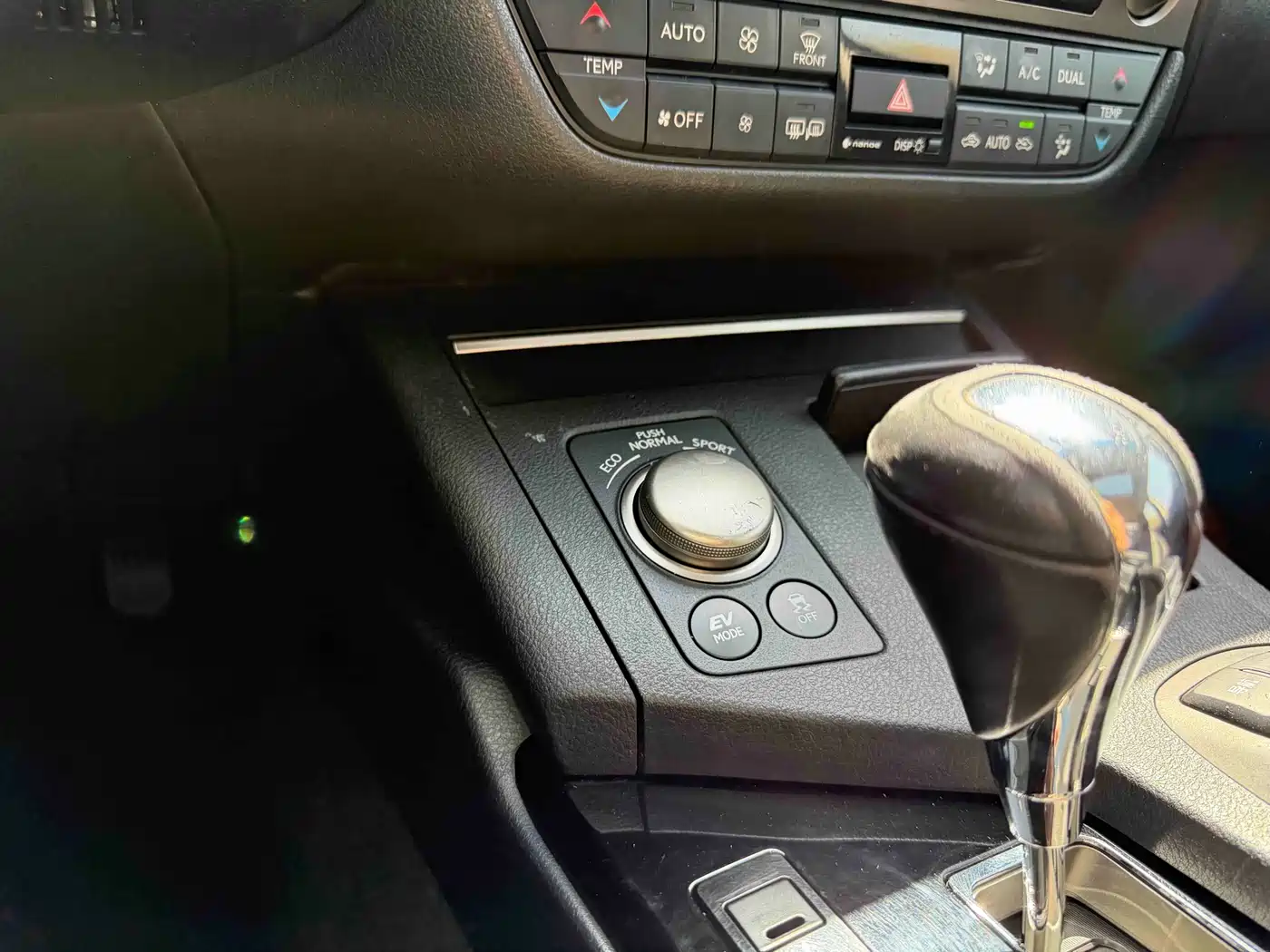 Lexus ES 2013 300h Elite Edition фото 14