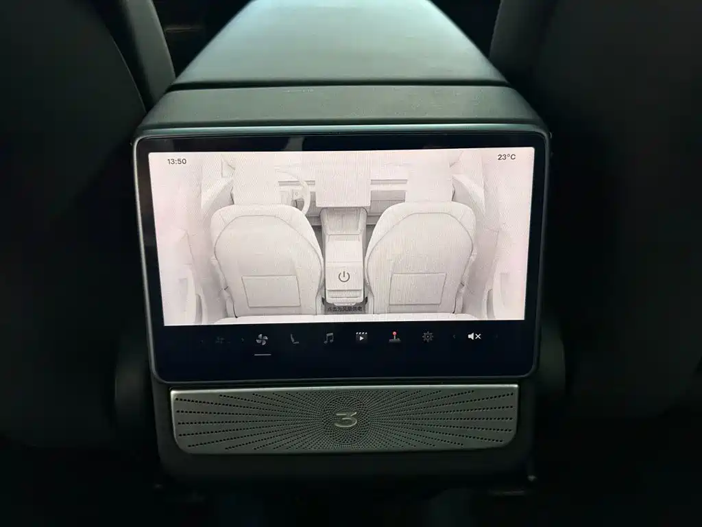 Фото 16 - Tesla Model 3