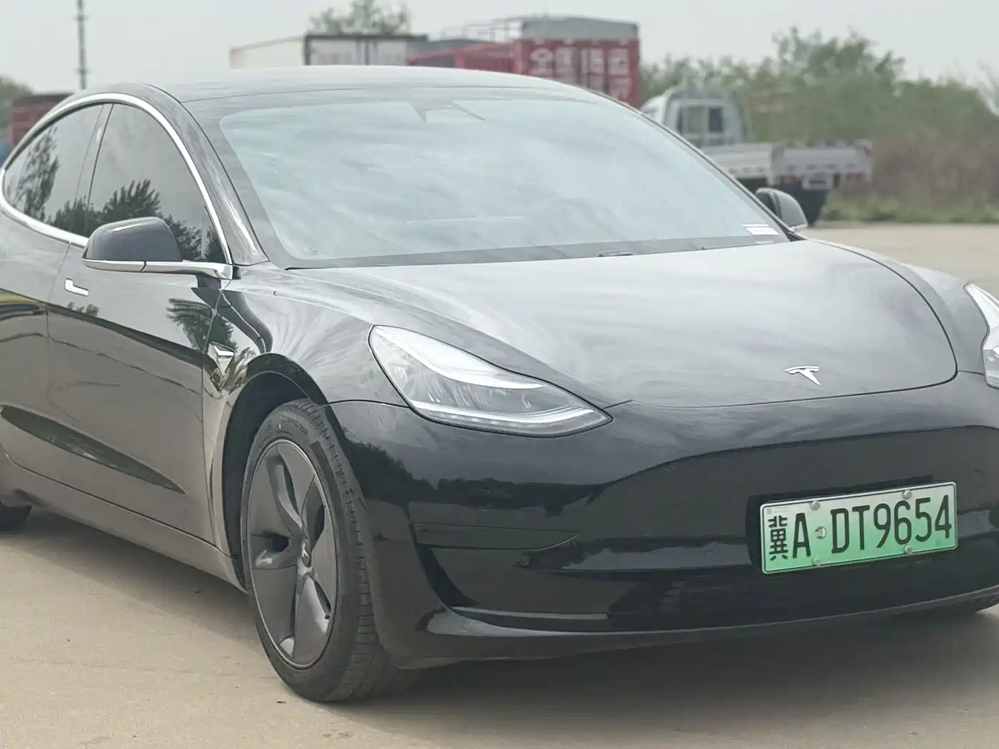 TESLA MODEL 3