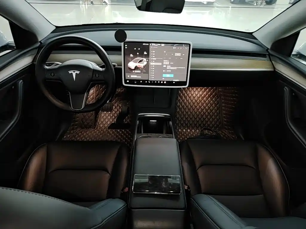 Фото 10 - Tesla Model Y