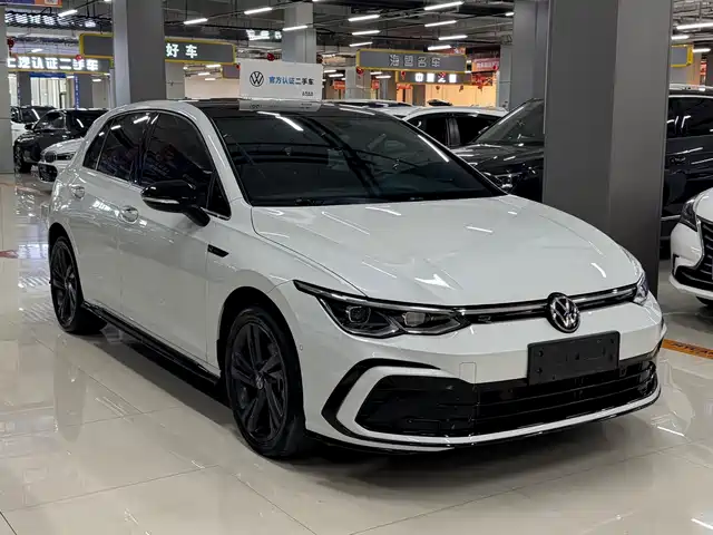 Volkswagen Golf 2023 280TSI DSG R-Line Lite — фото 3