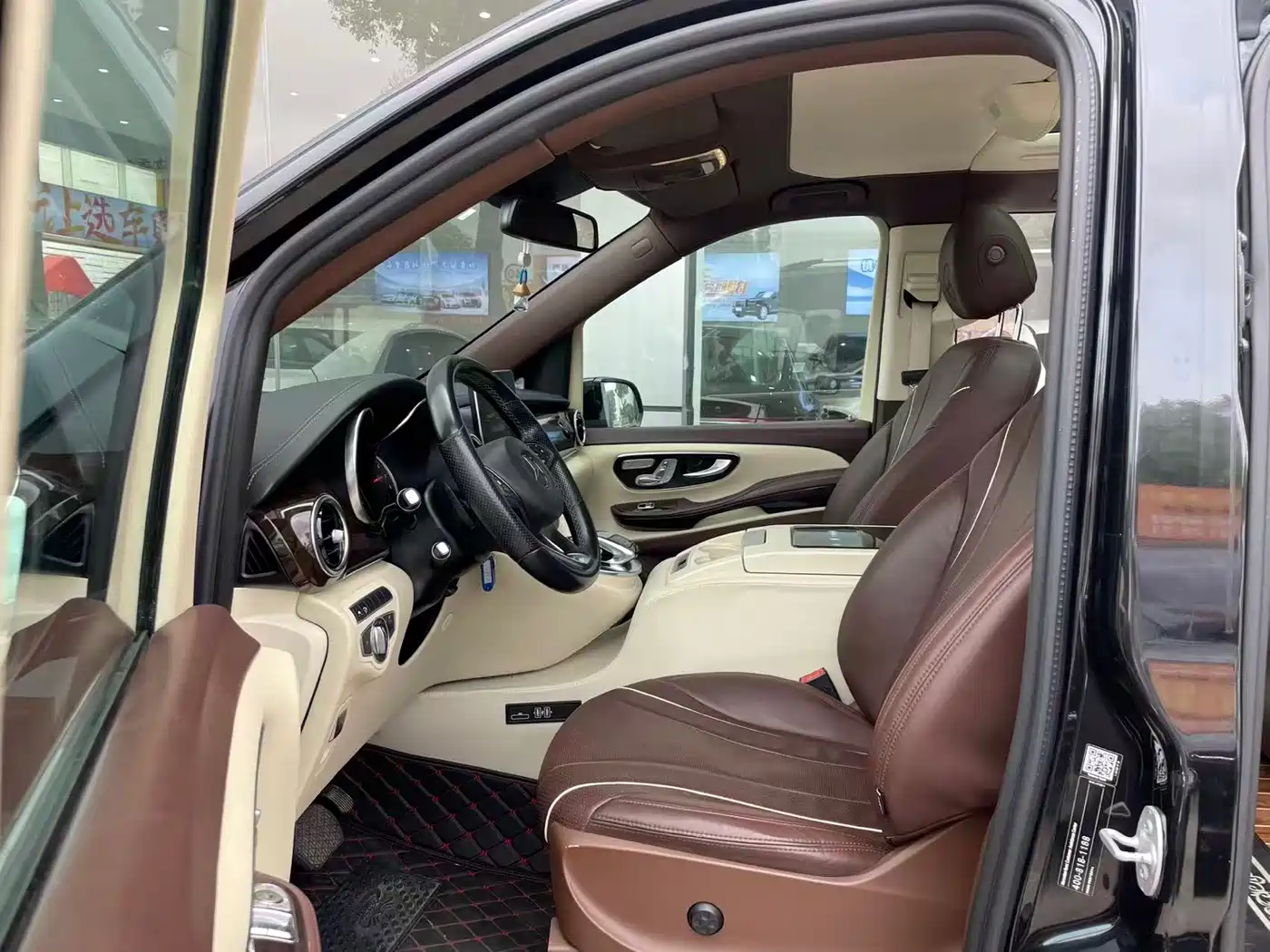 Mercedes-Benz V-Class 2017 Model V 260 L Premium Extended Edition фото 4
