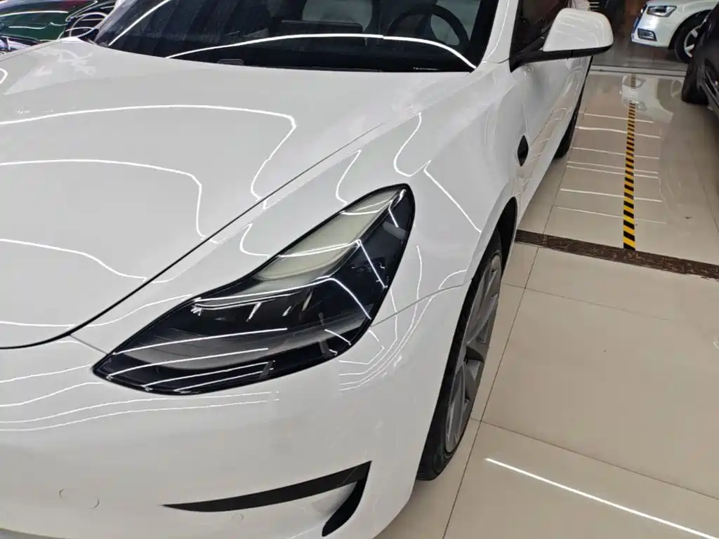Фото 24 - Tesla Model 3