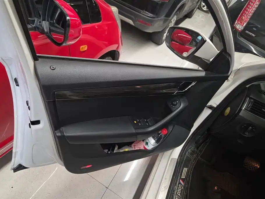 Škoda Octavia 2017 1.6L Automatic Smart Edition фото 7