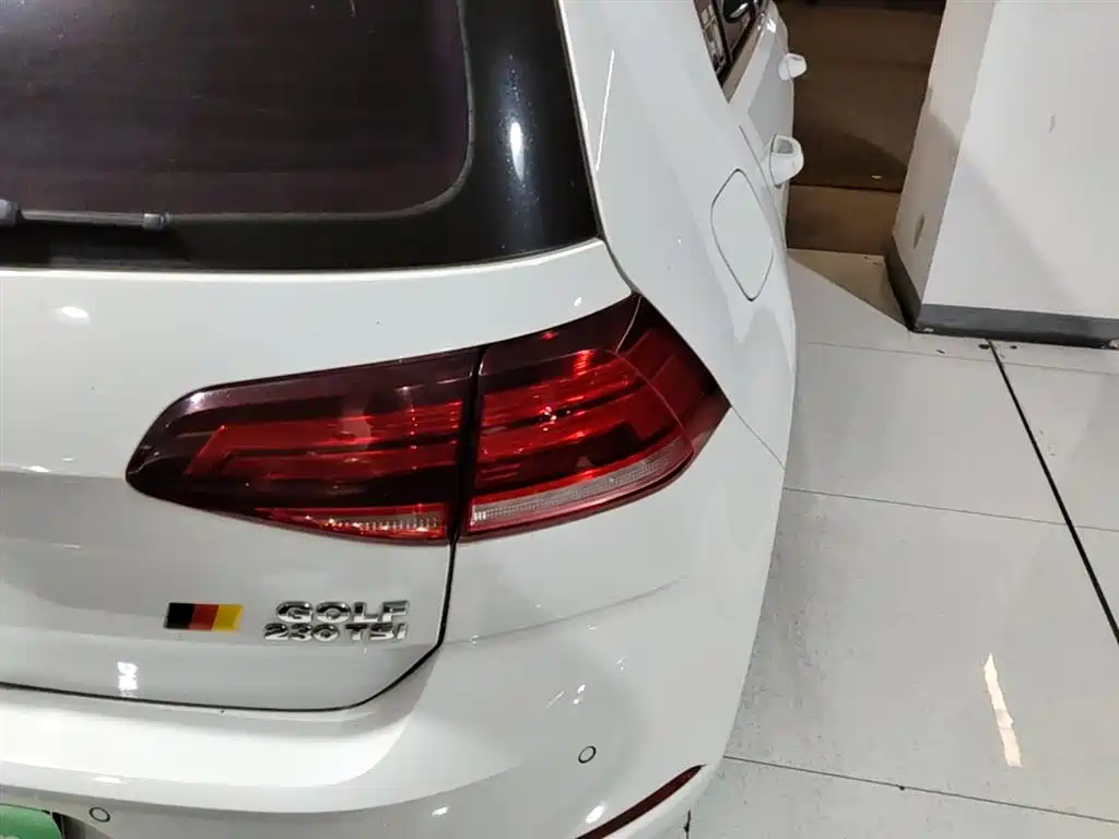 Volkswagen Golf 2018 230TSI Automatic Comfort фото 24