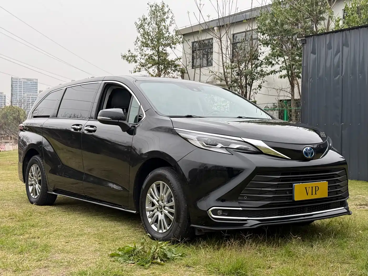 Toyota Sienna 2021 2.5L Hybrid Luxury Edition фото 3