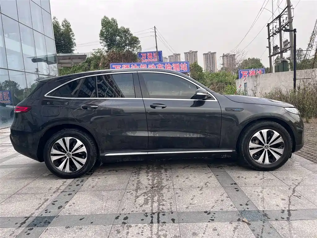 MERCEDES-BENZ EQC