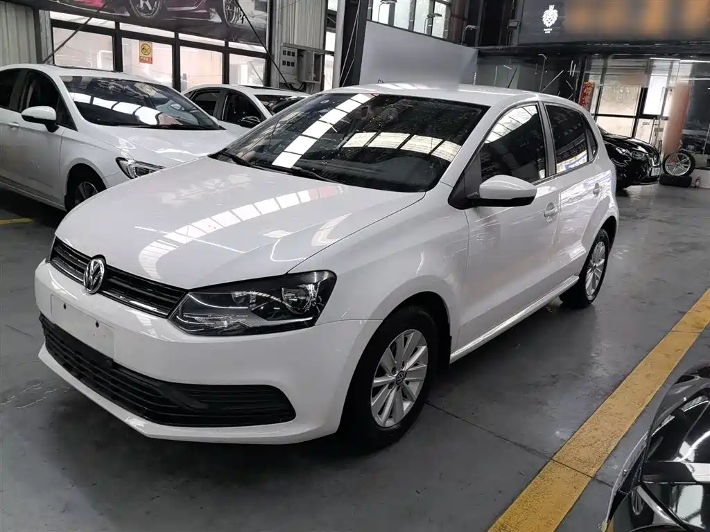 Volkswagen Polo 2016 1.4L Automatic Trend фото 2