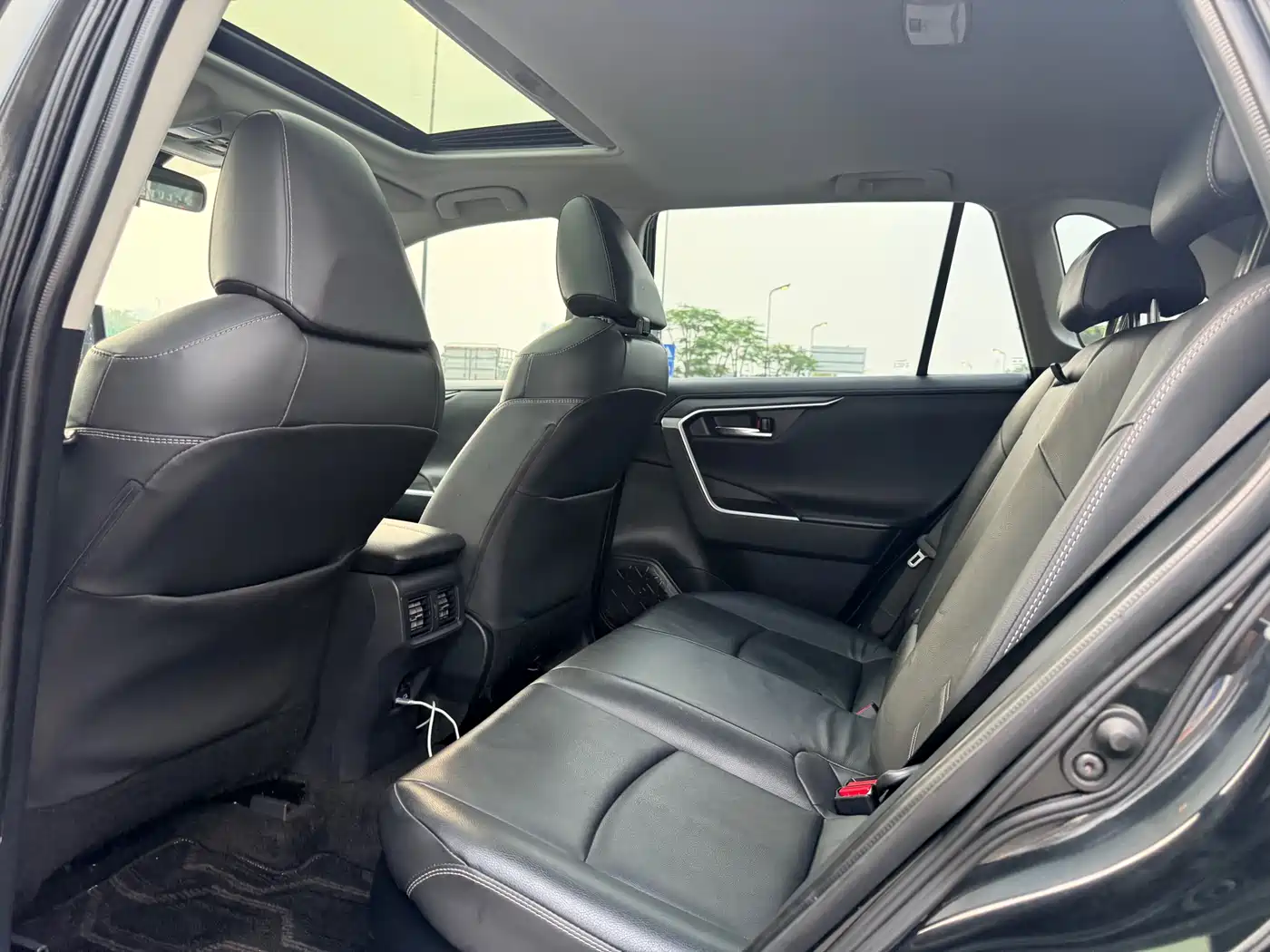 Toyota RAV4 Rongfang 2021 Facelift Hybrid 2.5L E-CVT 4WD Elite PLUS фото 6