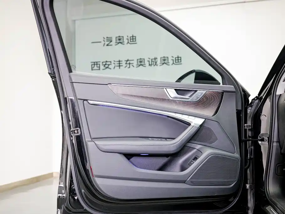 Фото 9 - Audi A6L