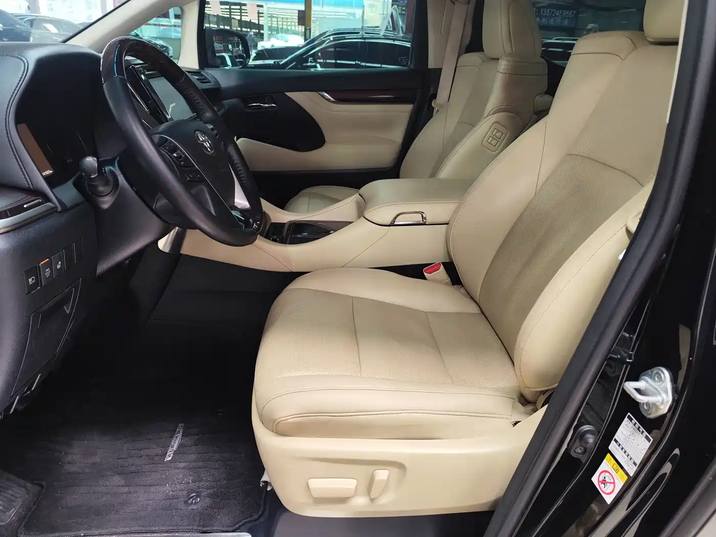 Toyota Alphard 2018 3.5L Luxury фото 7