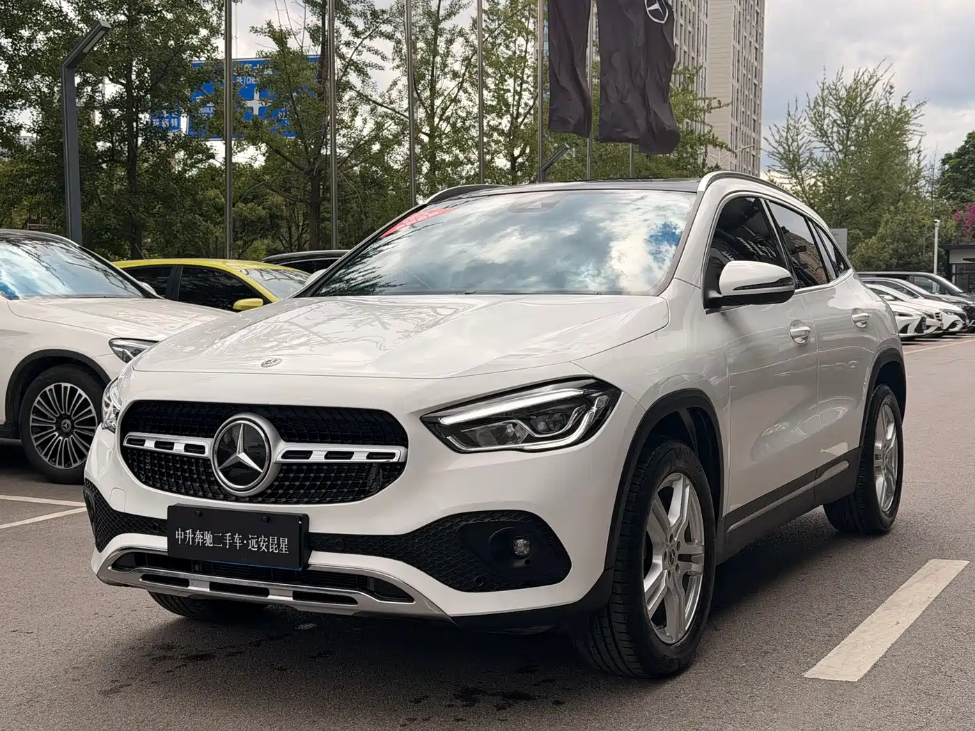 MERCEDES-BENZ GLA