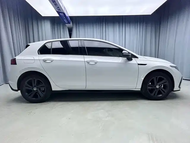 Volkswagen Golf 2023 280TSI DSG R-Line Lite — фото 5