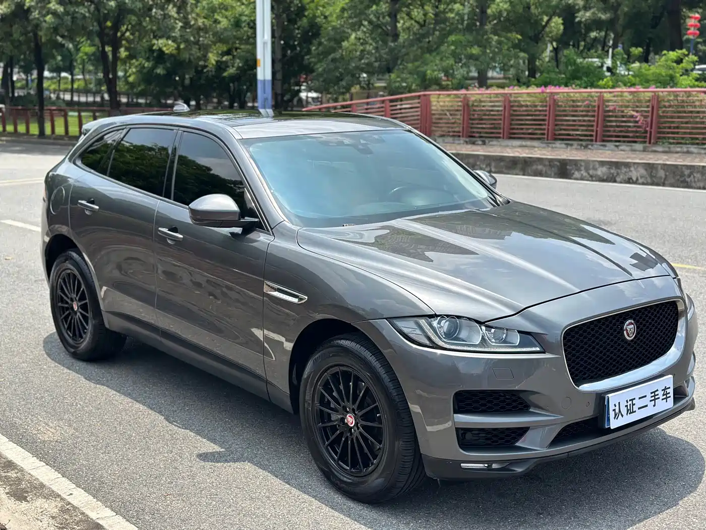 Фото 3 - Jaguar F-PACE