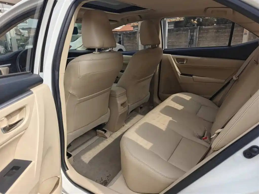 Toyota Corolla 2016 1.6L CVT GL-i Cool Edition фото 5