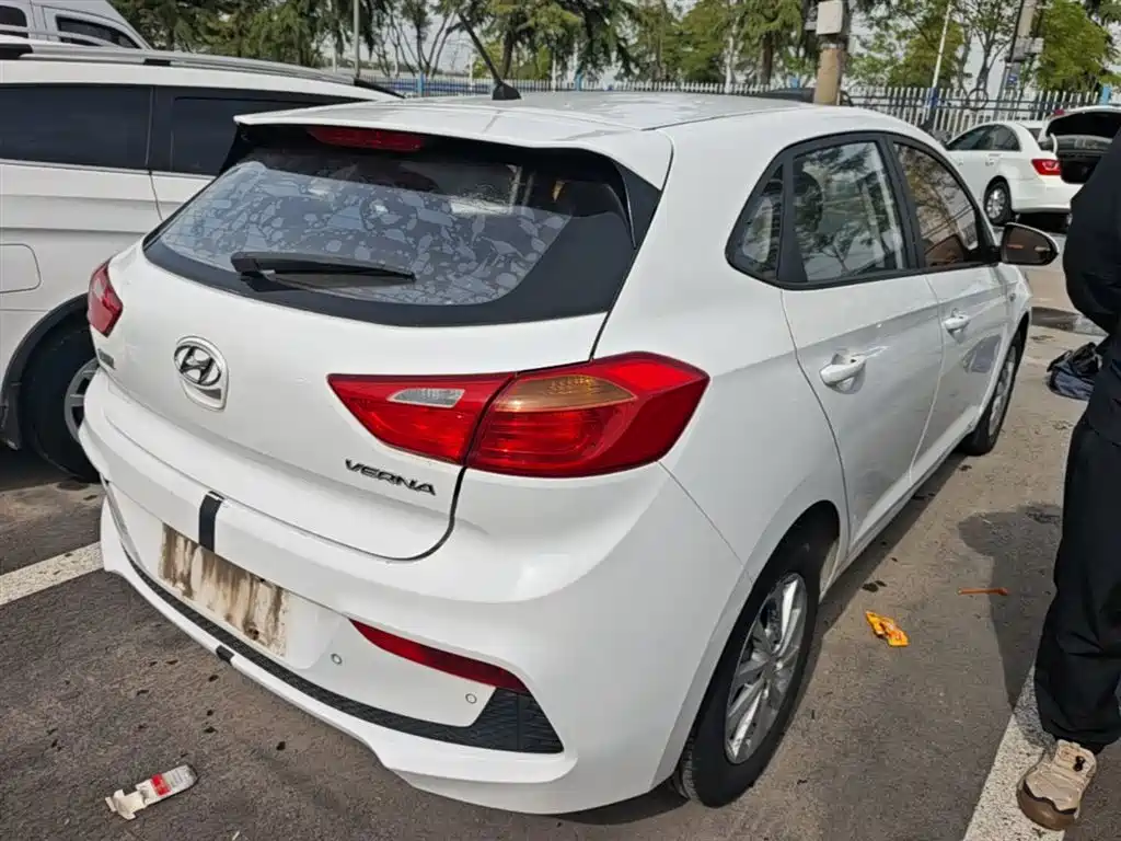 Hyundai Verna RV 2017 1.4L Manual Cool Edition GLS China V фото 5