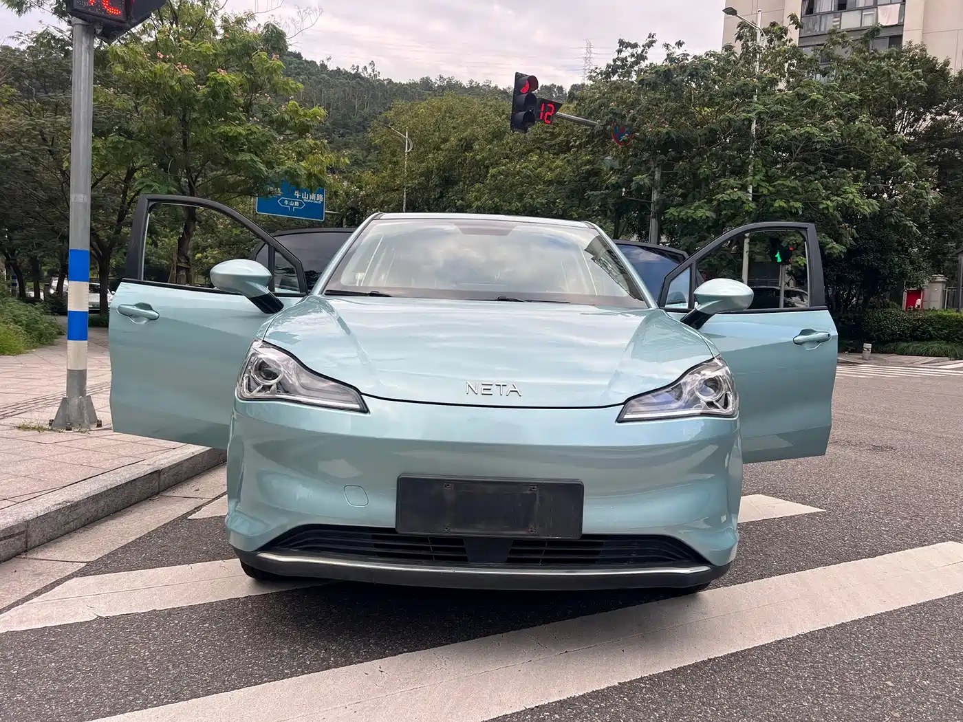 Nezha Auto Nezha V 2022 2022 Standard Range Industry Custom Edition