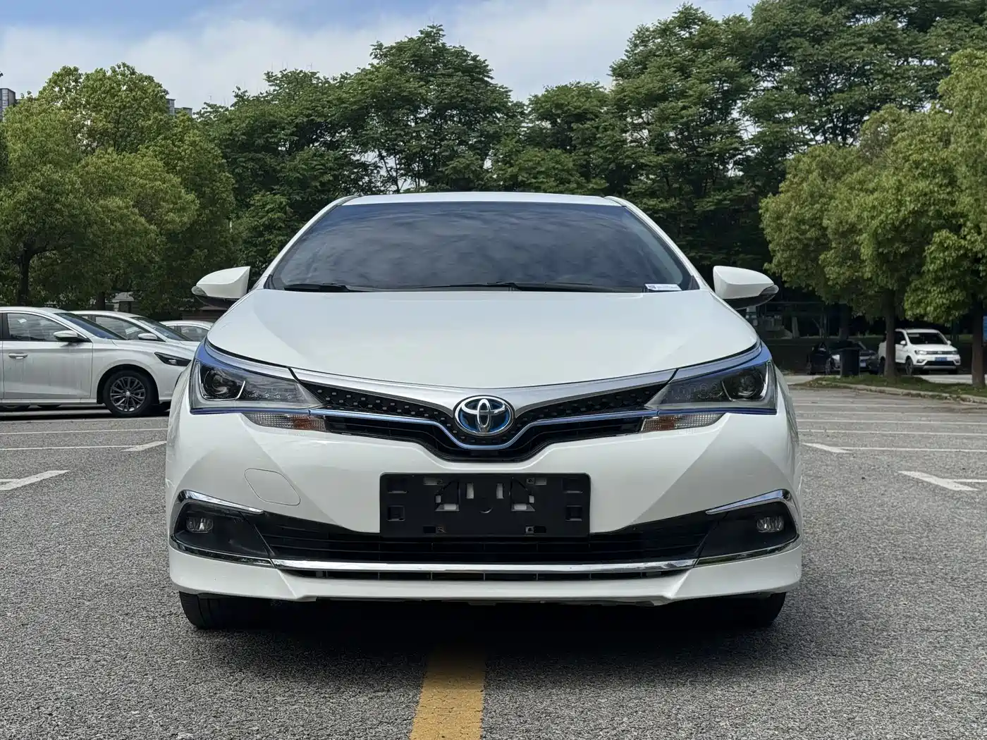 Toyota Corolla Twin Engine E+ 2020 1.8L E-CVT Comfort Edition фото 2