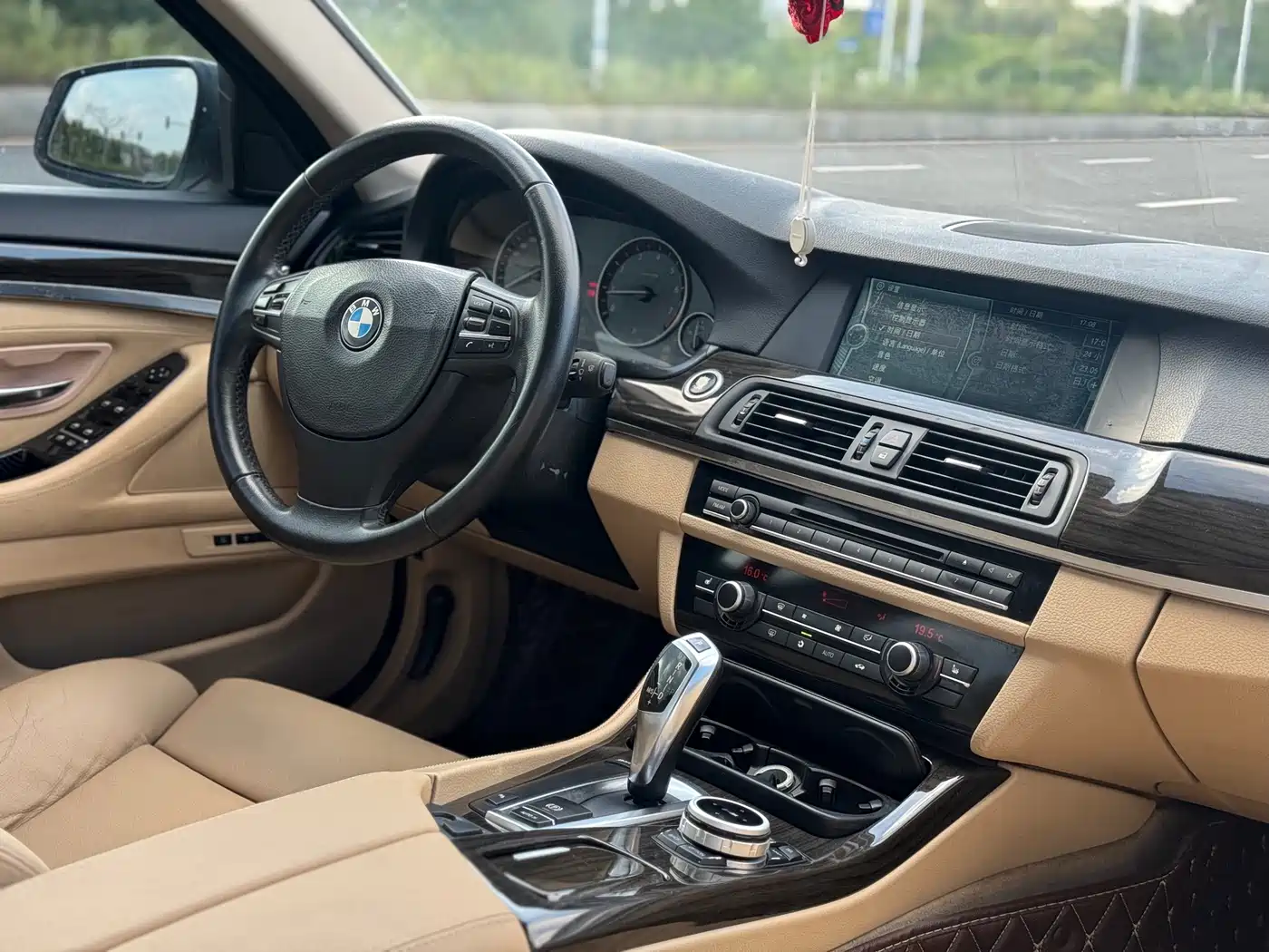 BMW 5 Series 2011 528Li Luxury фото 18