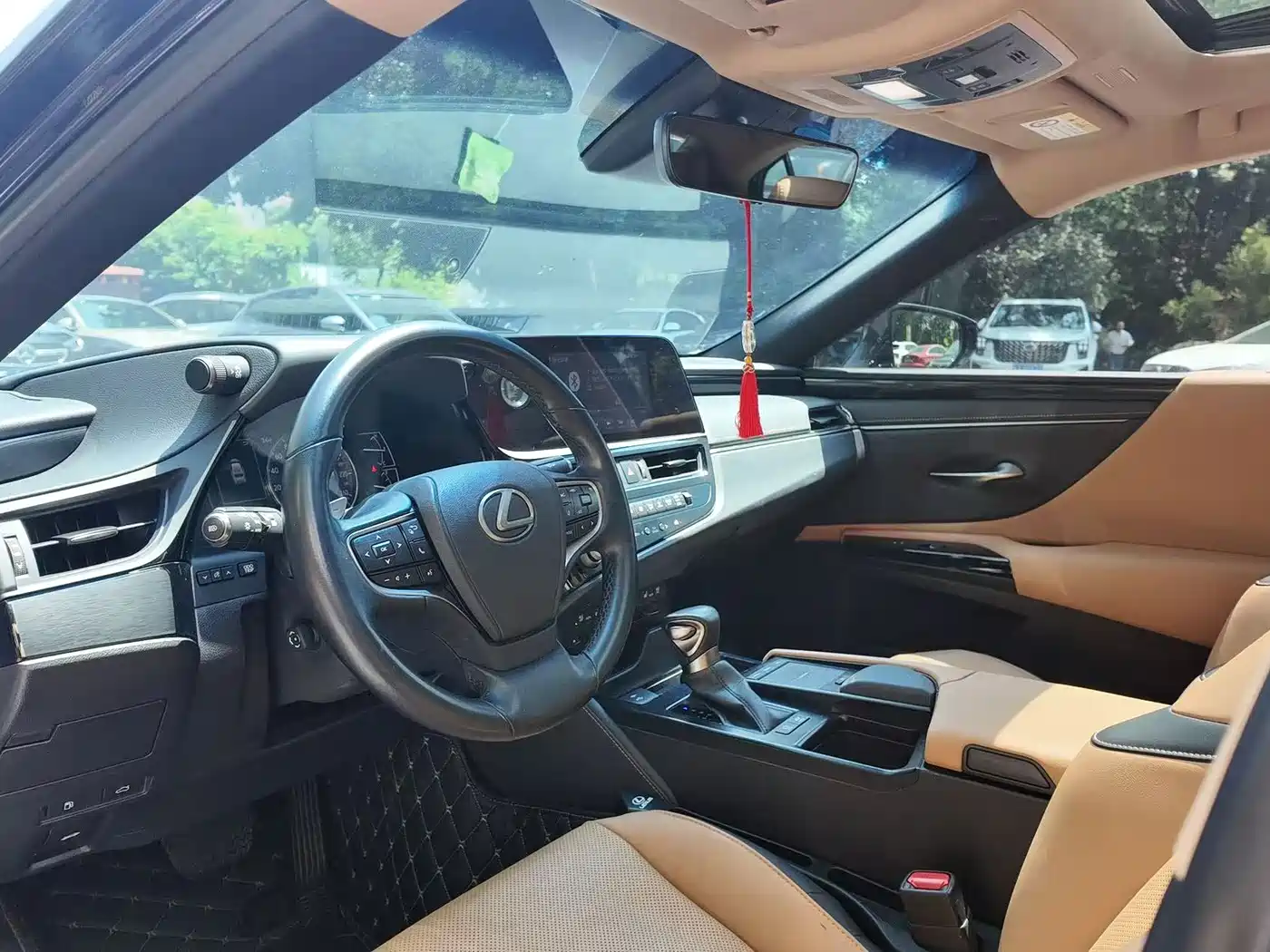 Фото 6 - Lexus ES