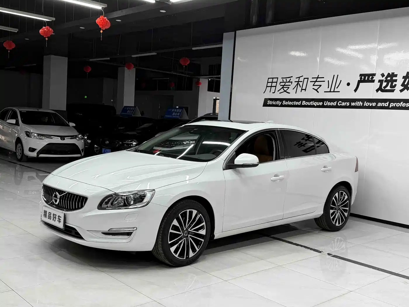 Фото 1 - Volvo S60
