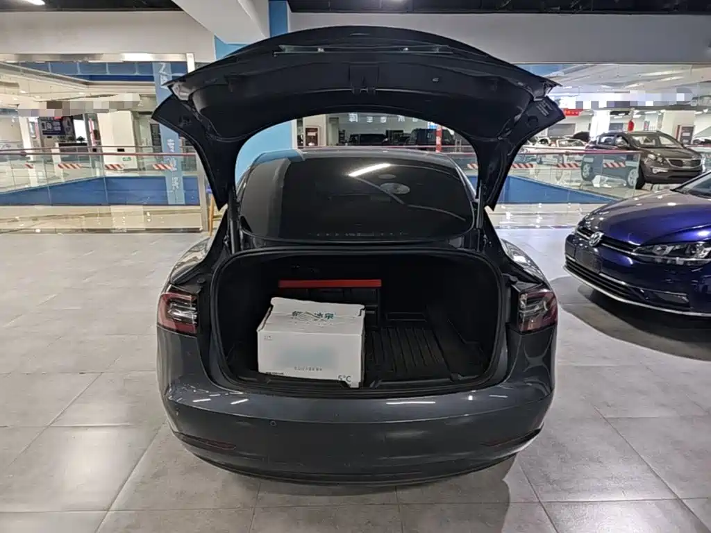 Фото 19 - Tesla Model 3