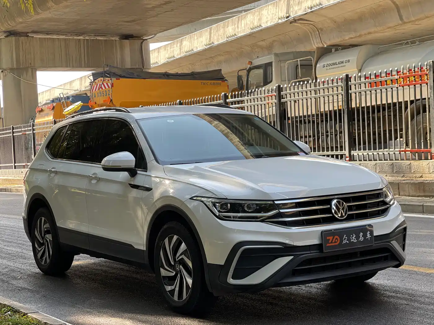 Volkswagen Tiguan L 2022 330TSI Automatic 2WD Comfort Edition фото 3
