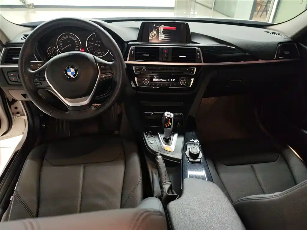 BMW 3 Series 2017 320Li Fashion фото 9