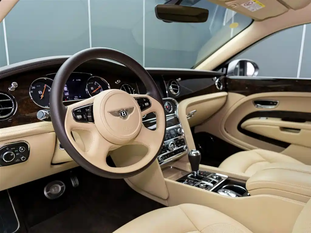 Bentley Mulsanne 2017 6.8T Long Wheelbase фото 8