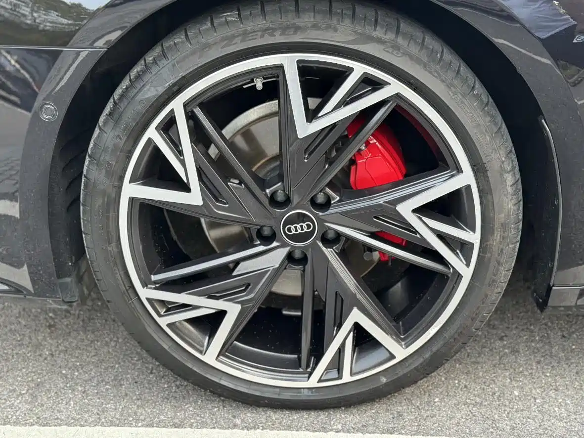 Audi A7L 2024 45 TFSI quattro S-line Black Warrior Edition фото 4