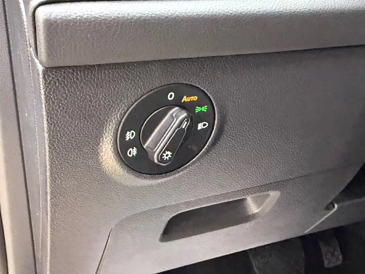 Volkswagen Tharu 2022 280TSI FWD Luxury Edition фото 13