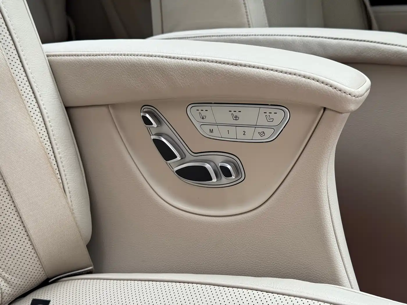 Mercedes-Benz V-Class 2017 Model V 260 Premium Edition фото 25