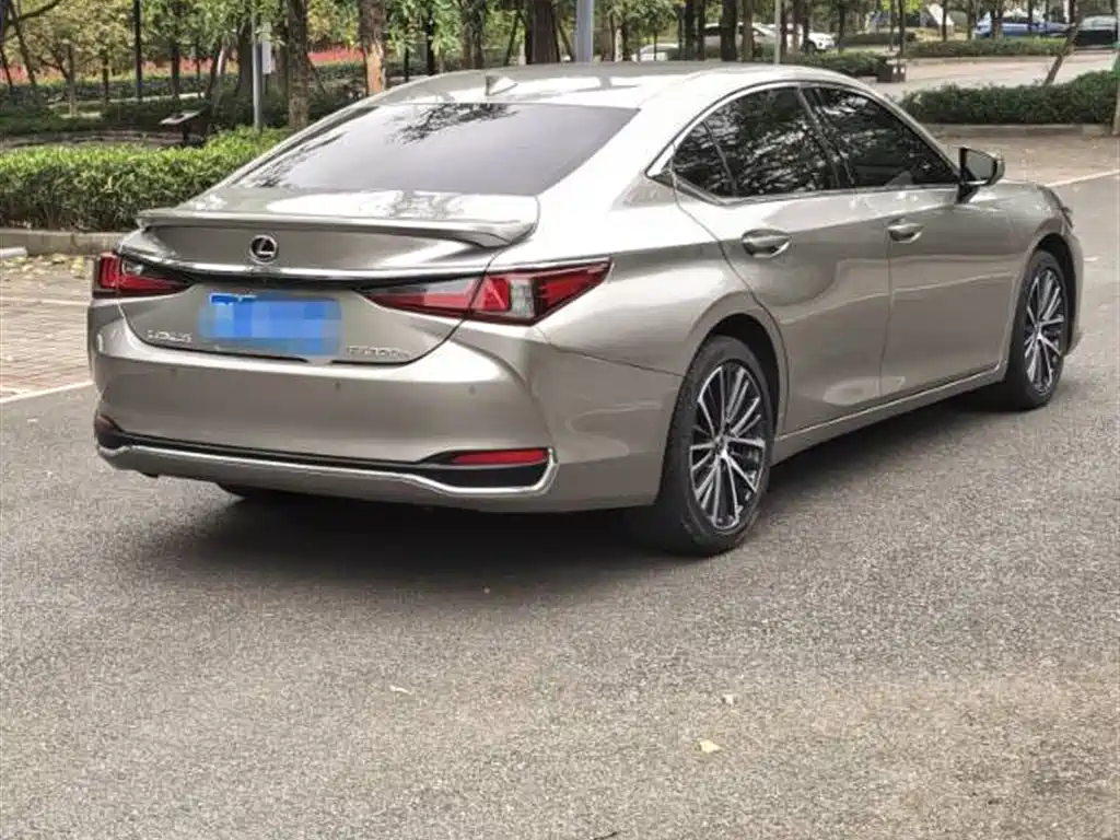 Lexus ES 2022 300h Ultimate Edition фото 4