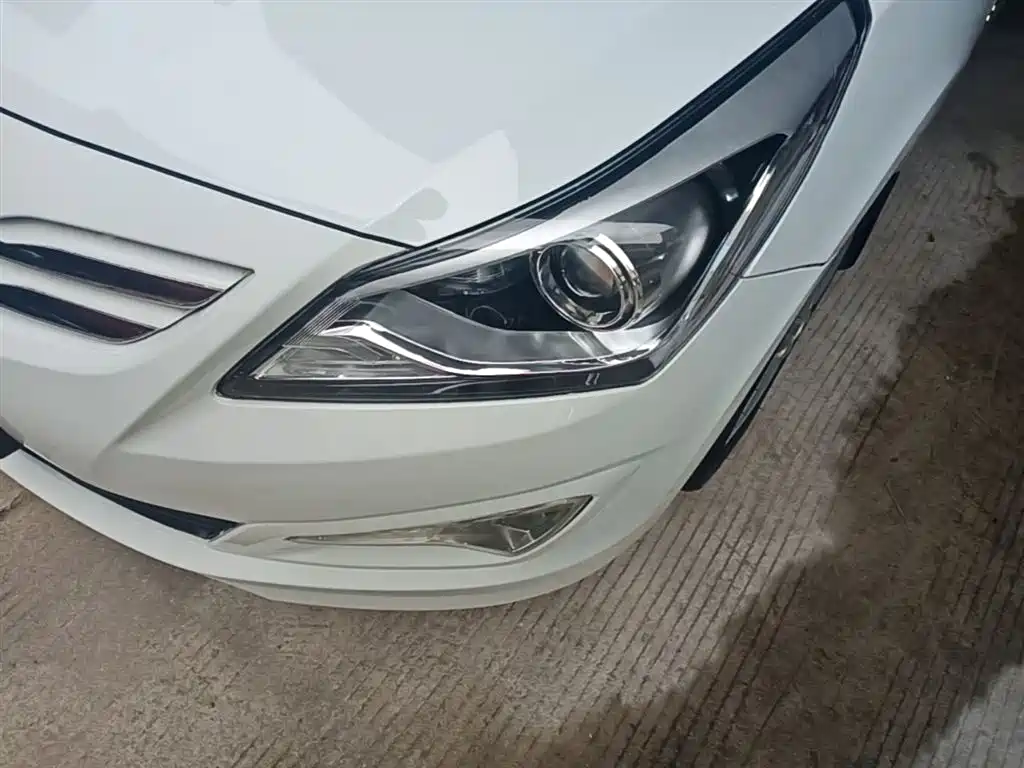 Hyundai Reina 2014 Model 1.6L Automatic TOP фото 24