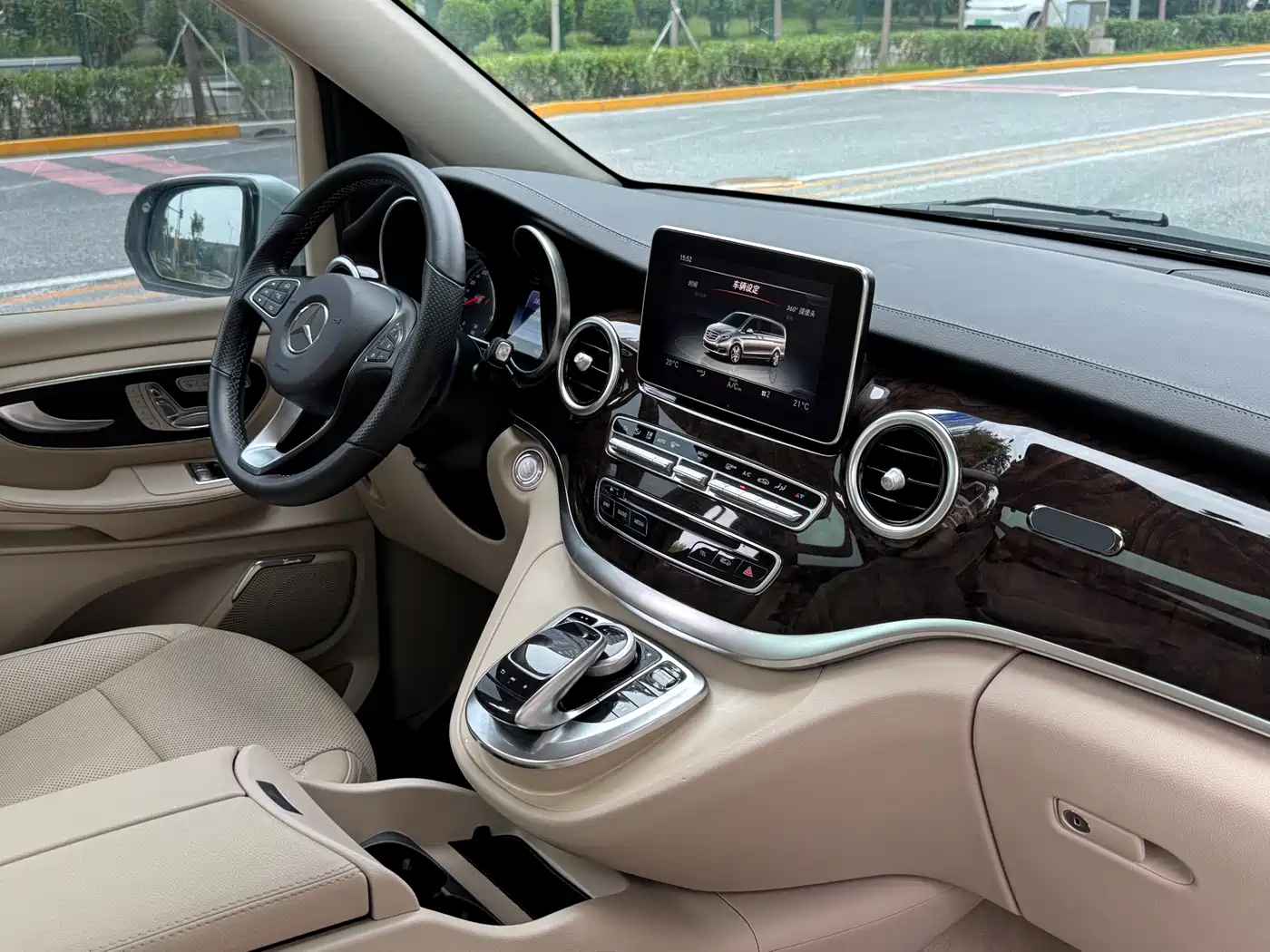 Mercedes-Benz V-Class 2017 Model V 260 Premium Edition фото 20