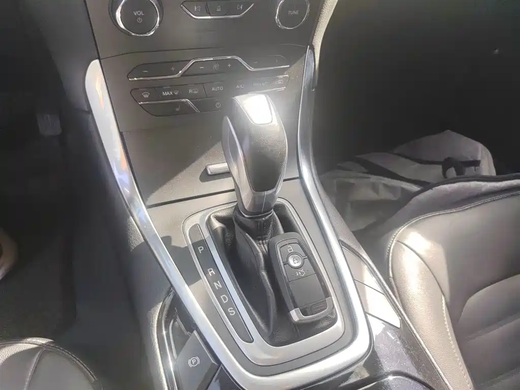Photo 7 - Ford Edge