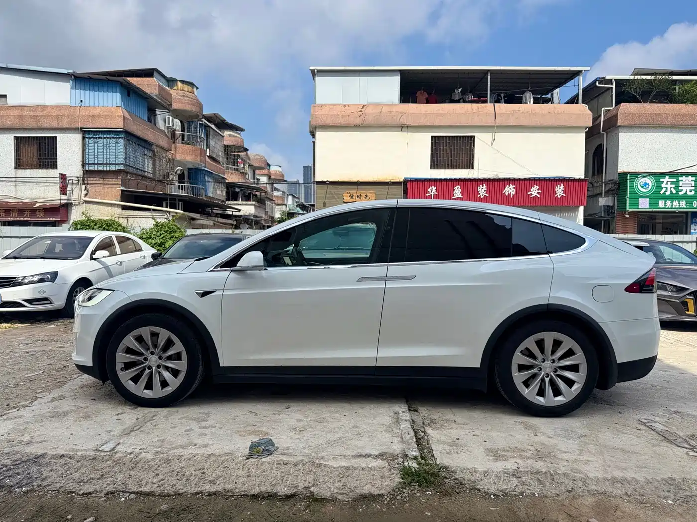 TESLA MODEL X