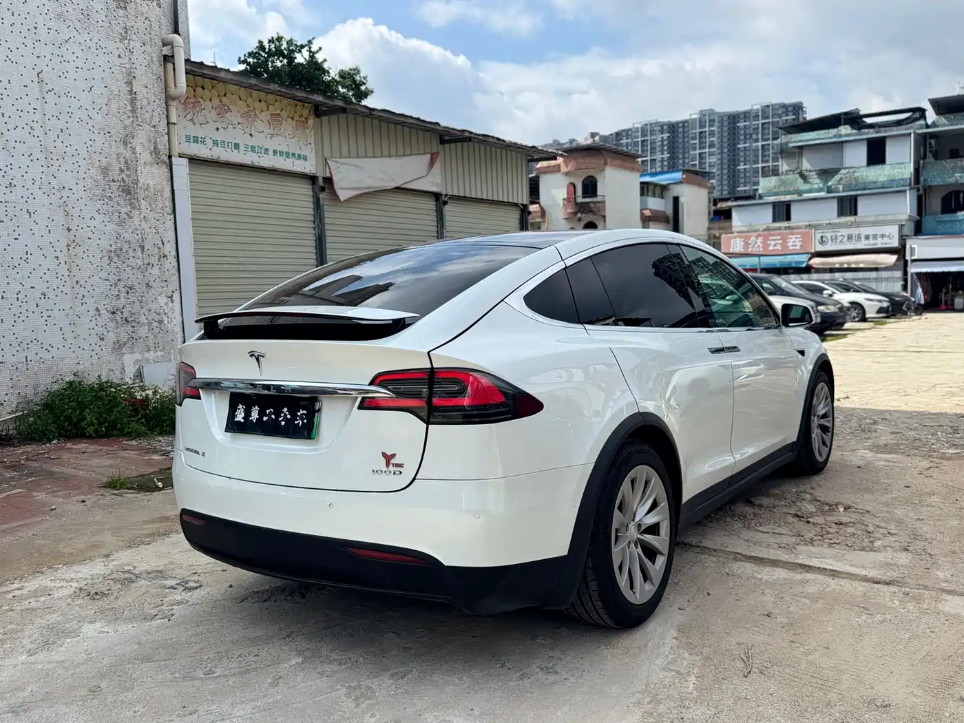 TESLA MODEL X