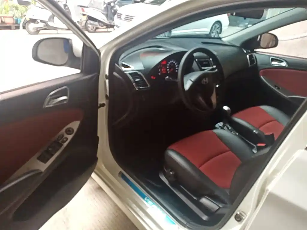 Hyundai Reina 2014 Model 1.6L Automatic TOP фото 16