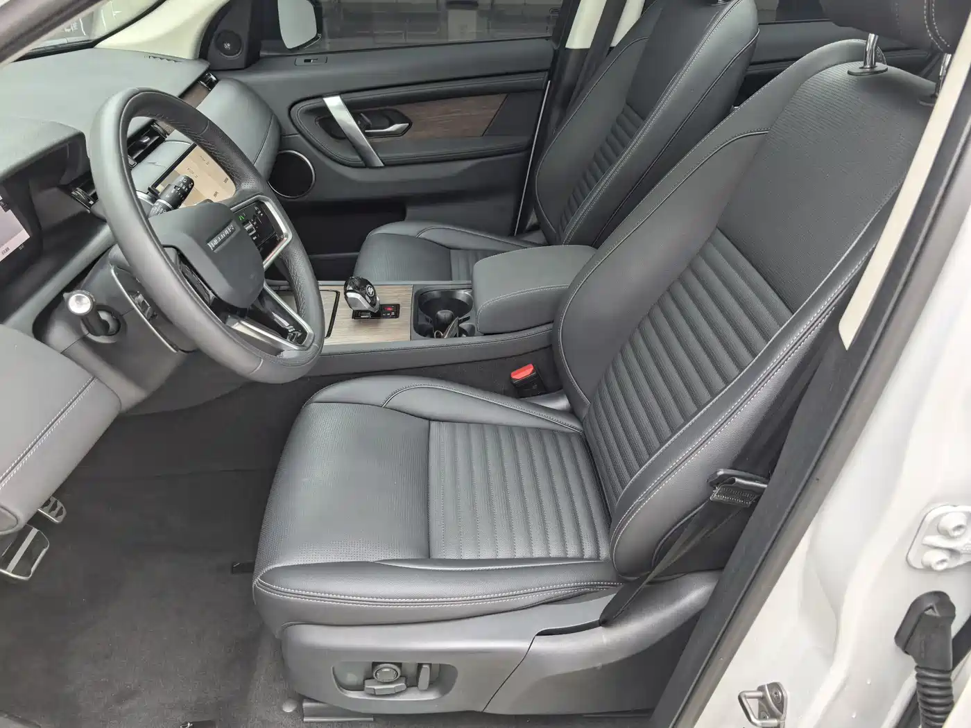 Land Rover Discovery Sport 2024 Performance Technology Edition фото 8