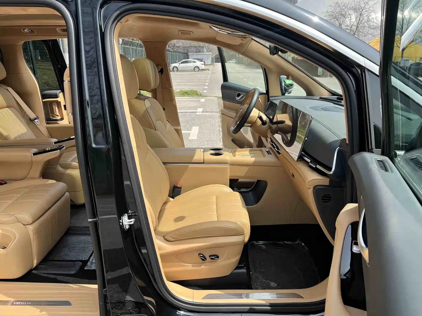 Voyah Auto Voyah Dreamer 2025 PHEV AWD Flagship Kunpeng Edition фото 7