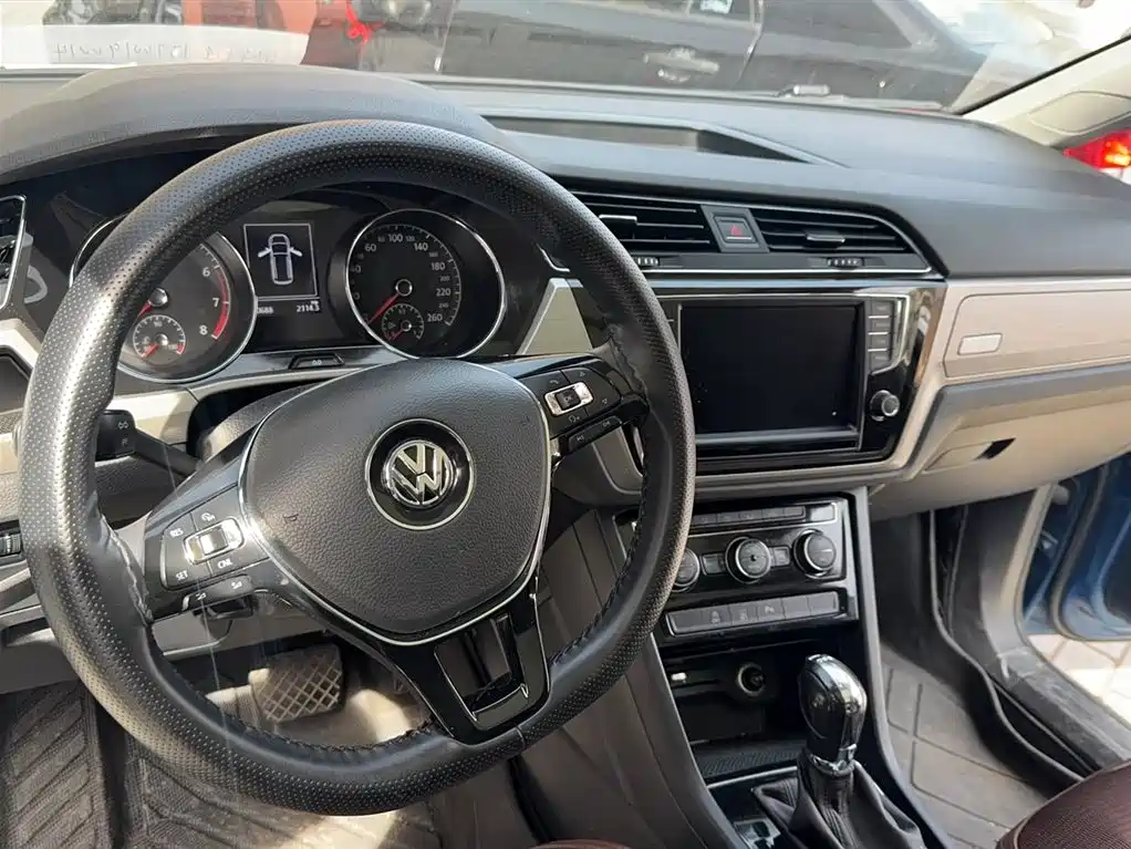 Volkswagen Touran 2018 Touran L 280TSI DSG Comfort 7-seater China V фото 17