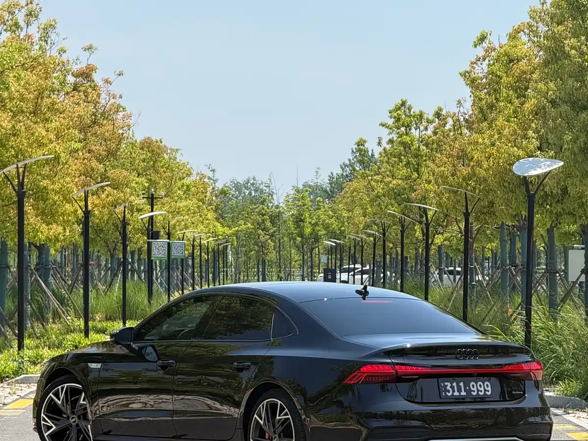 Audi A7L 2023 45 TFSI quattro S-line Black Warrior Edition фото 9