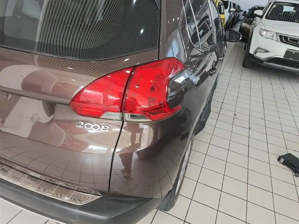 Peugeot 2008 2014 1.6L Automatic Trend Edition фото 8