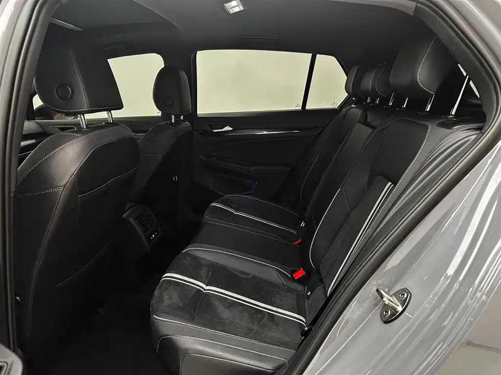 Volkswagen Golf 2021 280TSI DSG R-Line фото 21