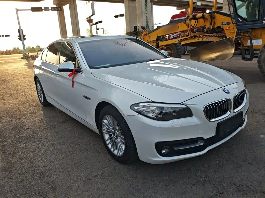 BMW 5 Series 2014 525Li Leading фото 22